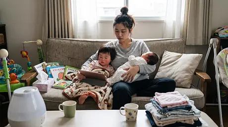家中有新生儿时的生病季：如何避免大孩子生病日让全家不堪重负